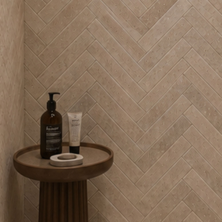 Płytki z trawertynu Beige 30,5×7,5 cm – naturalny kamień do ścian i podłóg